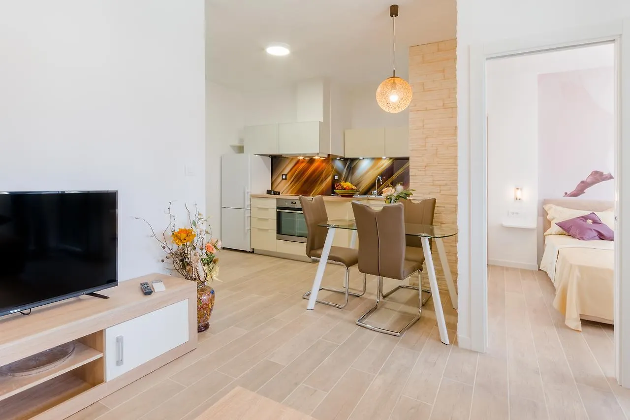 Apartments Niro Split